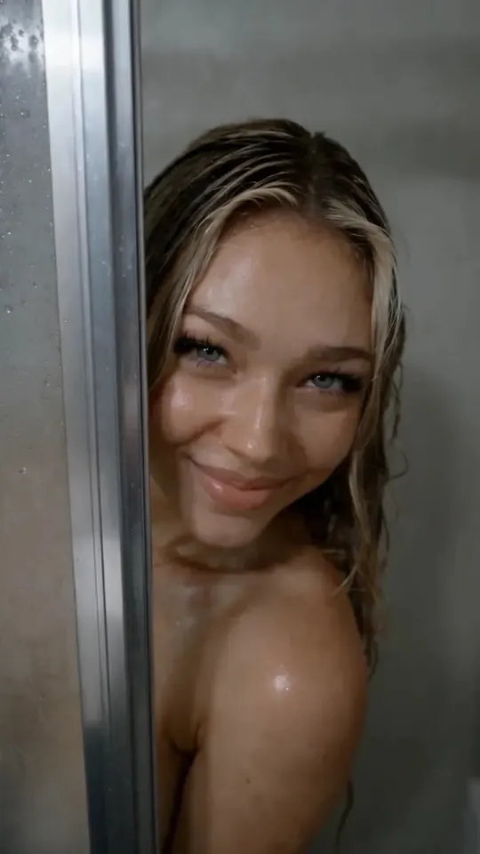 Opening frame of I Drove My Girlfriend's Stepsister To College episode 1