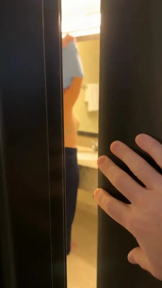 Opening frame of Room 742 episode 1
